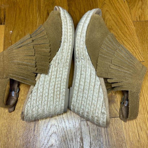 MINNETONKA fringed wedges - Picture 4 of 4